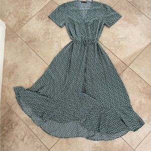 Chic Floral Maxi Dress in Green